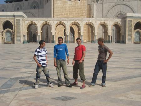 salut moi et mon ami hamid et mon ami mohcine et mon ami abd lekrim a la mosqeé de hassan 2